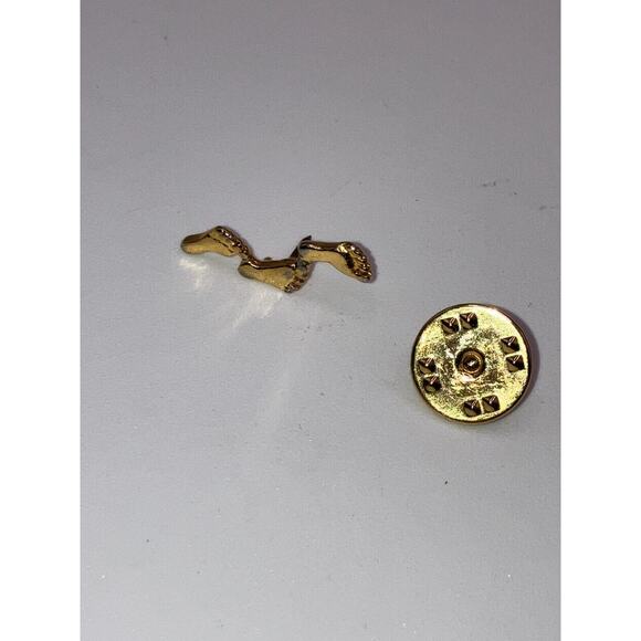 Gold-Tone "Footprints In The Sand" Hat, Lapel Pin! - Picture 9 of 11